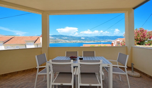 BLUE SKY 2 Apartment with sea view, for 4 + 1 persons