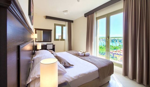 Blue Waves Resort