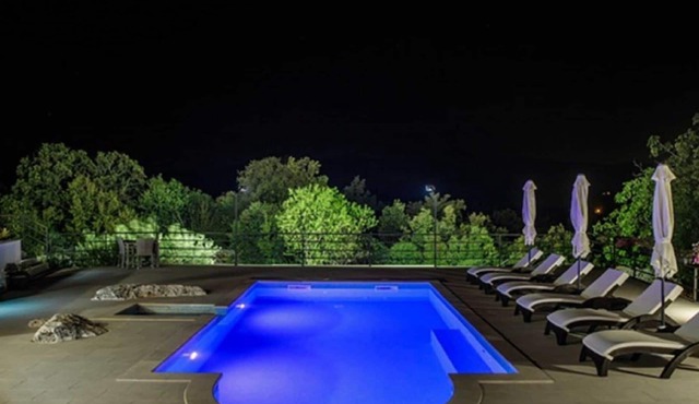 Brand new countryside villa with heated pool, 30 min from the coast