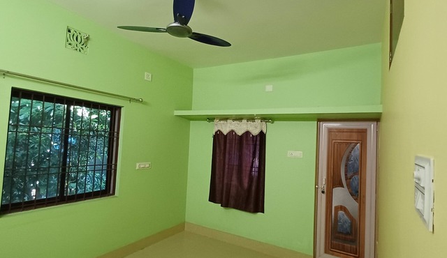 Budget stay by a serene lake,enjoy nature’s charm just steps away.All amenities. in cuttack