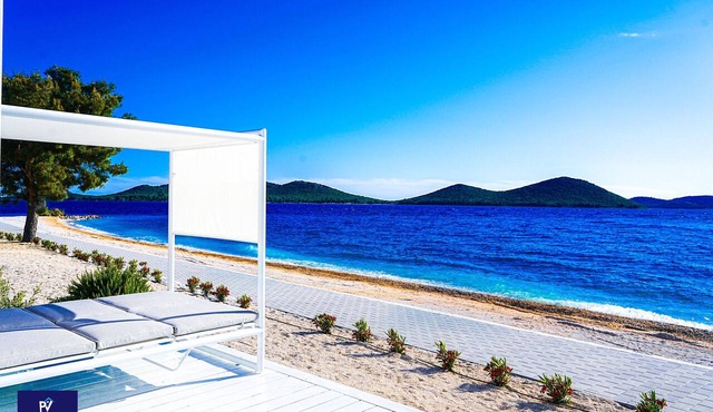 BUQEZ ECO RESORT - Beach Villa 22 - Directly by beach