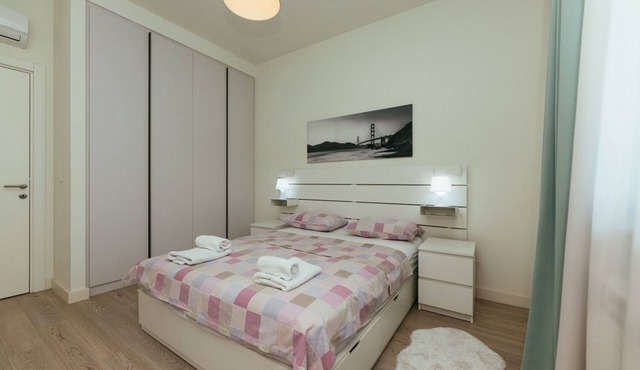 BW One-Bedroom with Gallery View, Breakfast and Parking included in Beograd