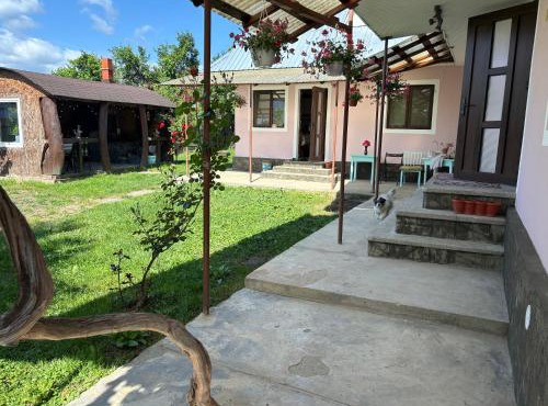 Căsuța de Sub Deal in Lunca