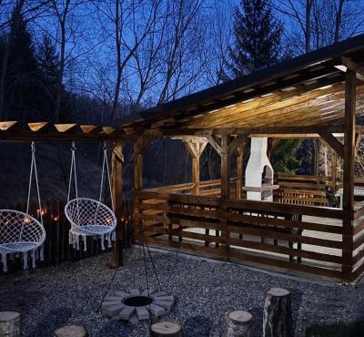 Căsuța din vale in Risca