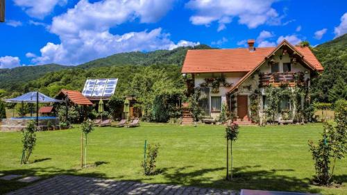 Cabana Csiki in Rastolita