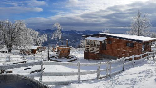 Cabana Himalaya Lodge cu ciubăr din inima munților Apuseni- masivul Buces -Vulcan in Buceş-Vulcan