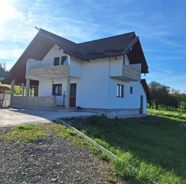 Cabana iris- dotata cu ciubar si sauna in Agapia