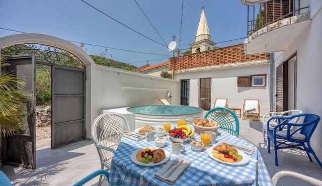Captain's House - Sv. Jakov/w Terrace, Nerezine, Croatia
