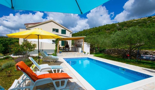 Captivating 5-Bed House in Labin
