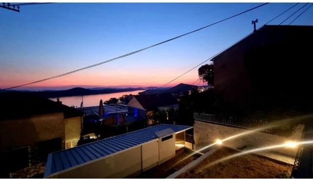 Casa Alisa ★ 4 BR with Jacuzzi,Terrace & Parking ★