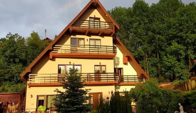 Casa Altfel in Malaia
