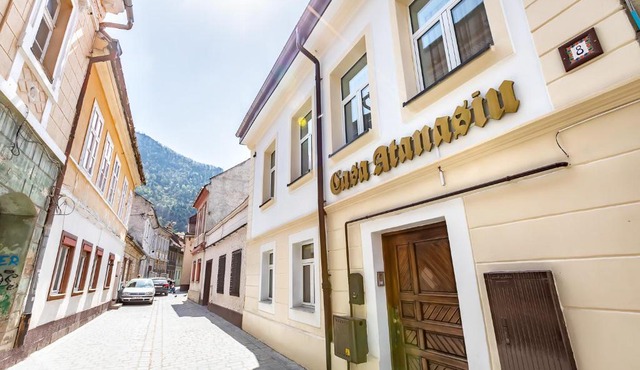 Casa Atanasiu lângă Biserica Neagră în Centrul Istoric in Brasov