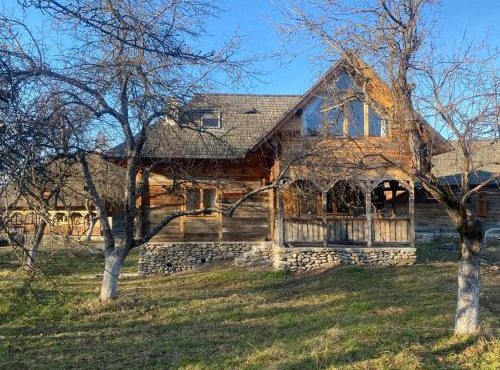 Casa Bunica - Vila Rustică cu Prispă Experiență Românească Autentică lângă Pârâu în Natura Loc Joaca Copii Oaza de Liniște in Vama Măgura