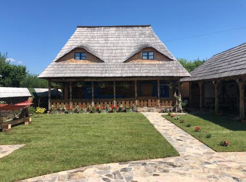 Casa Colț din Maramureș - Old Traditional House in Ocna Sugatag