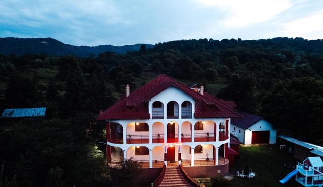 Casa cu Elefanți in Corbşori