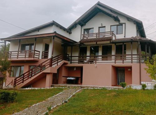 Casa din Deal Isverna Mehedinți in Turtaba