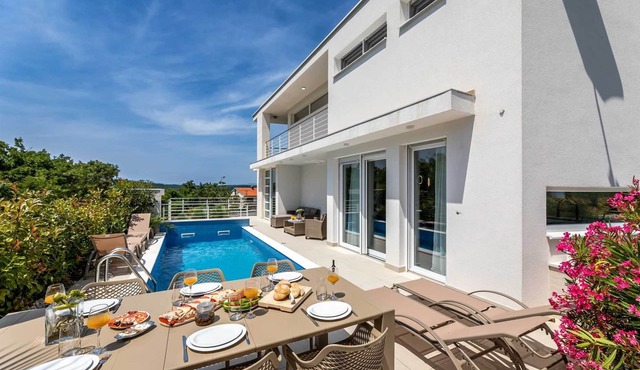 Casa Mariposa with heated pool and Seaview