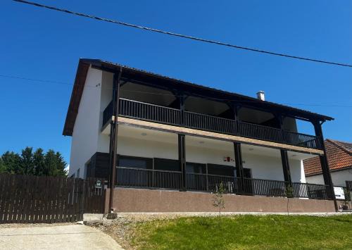 Casa Roma Lac in Brebu Nou