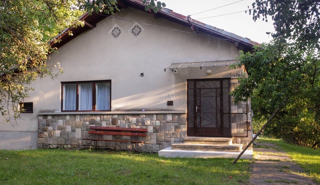 Casa rurala cu livada si padurice in Câmpina
