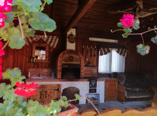 Casa Teodora in Manastirea Humorului