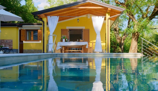 Casa Valla - Two-bedroom vacation home with a pool in Buzet