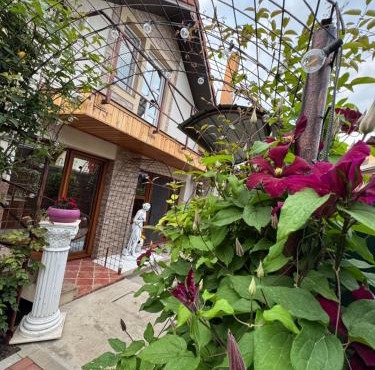 Casa Viselor de vară in 2 Mai
