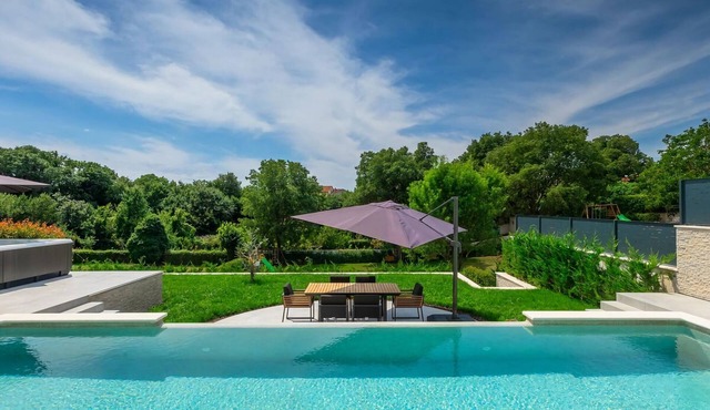 Cascada Comfortable holiday residence in Muntic