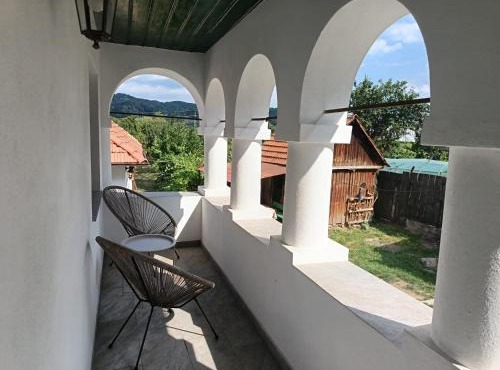 Casuta argeseana in Oestii Paminteni