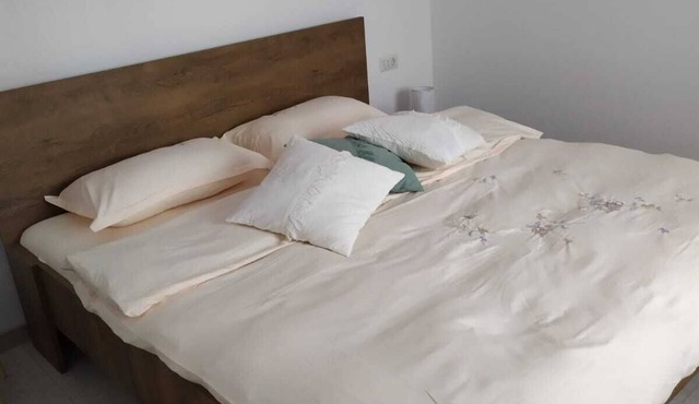 Casuta bunicilor ,Spacious 3-bedroom house in beautiful Bucovina, Volovăț,WiFi in Volovăț