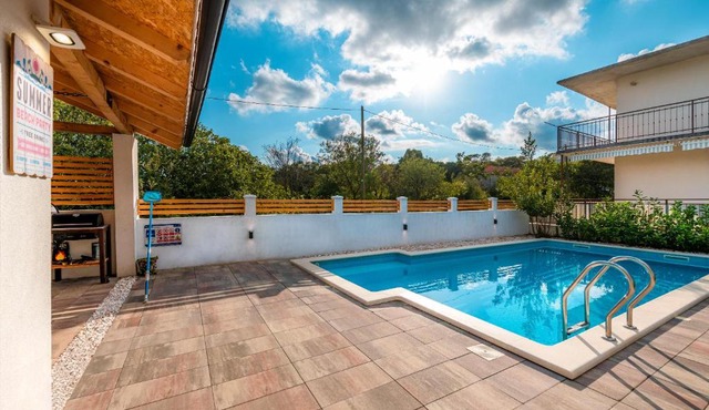 Central Dalmatian Pool&Grill House