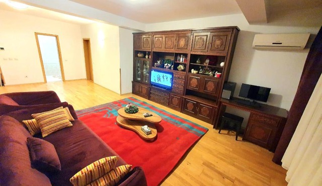 CENTRU UNIRII LUXURY VIP Apartament 2 camere 98 mp ! Parcare subterana privata incalzita iarna si climatizata vara doar cu rezervare in limita locurilor disponibile ! PROPRIETATE IN REGIM HOTELIEP - NU ARE BUCATARIE ! in Bucharest