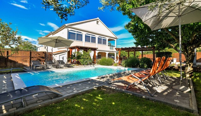 Charmantes Ferienhaus in Donje Rastane by Interhome