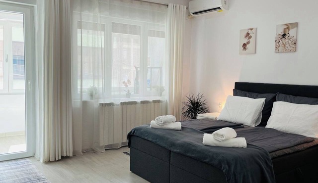 Charming 1-bedroom apartment in lovely Reșița with AC in Reșița