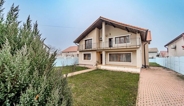 Charming 3-bedroom villa with AC, WiFi in peaceful Utvin Timisoara in Utvin