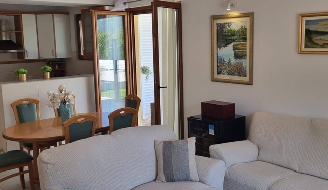 Charming 4-bedroom villa with AC, WiFi in lovely Duba Stonska