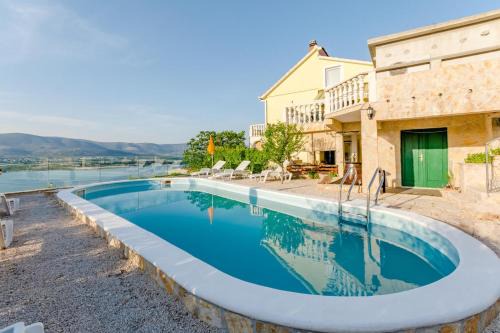 Charming apartment with private pool in Mastrinka - 98 sqm