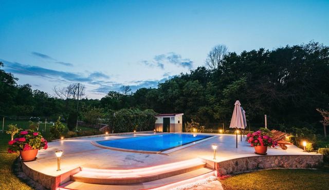 Charming Holiday Home in Grubine with Pool