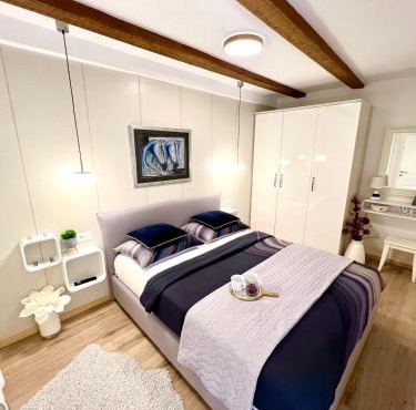 Charming Seaside Apartment