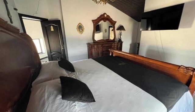 Charming villa in superb Eforie with WiFi, AC & Deluxe King Room in eforie