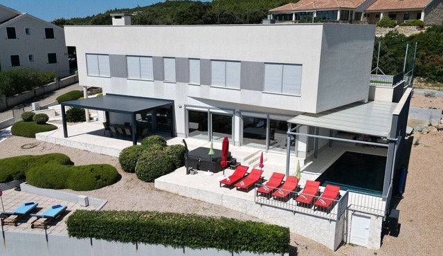 Charming Villa with heated pool