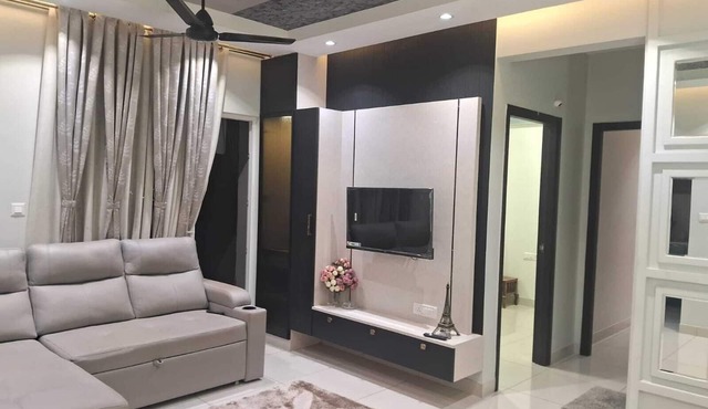 Chic 1-bedroom apartment with WiFi, fitness room in vibrant Bengaluru in Bengaluru