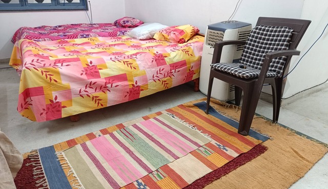 Chintamani -bed Sharing apartment with fitness Area, WiFi in superb Ahmedabad in Ahmedabad