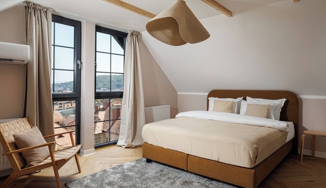 Citadel Signature Penthouse 2BR w. Mountain View in Brașov