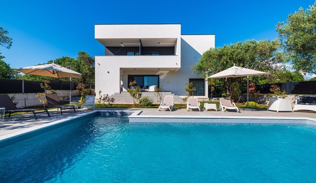 Coastal Apartment for 5 in Zadar