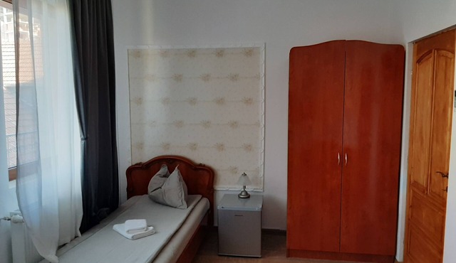 Comfort Triple Room near Shopping Center in Oradea
