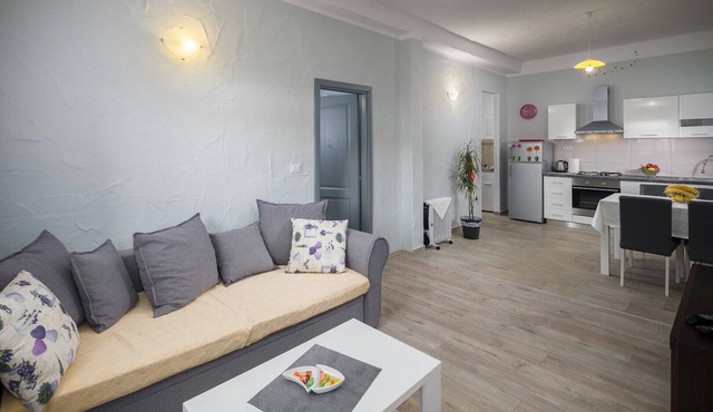Comfortable new two bedroom apartment near Porec, with private terrace and garden in Stanici Kod Nove Vasi