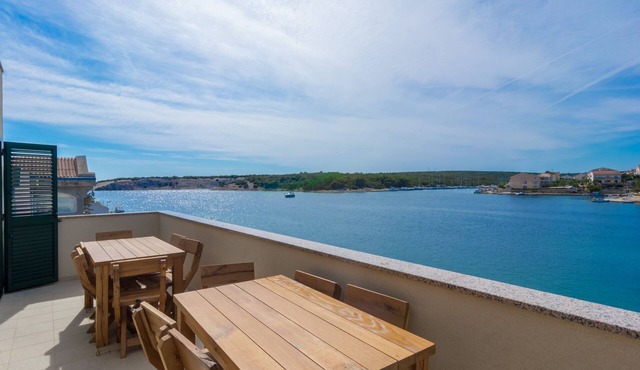 Comfortable and spacious apartment with terrace and sea view Šimuni, Pag (A-18386-c) in Kolan