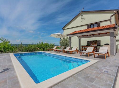 Comfortable apartment in Cerovlje with pool
