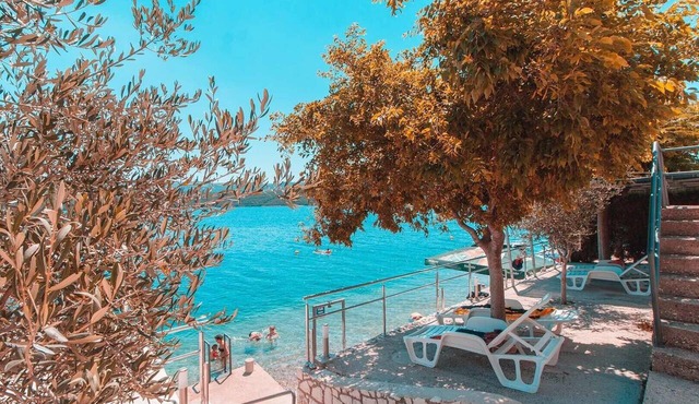 Comfortable apartment with three bedrooms in Neum
