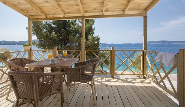 Comfortable chalet with 2 bathrooms, Trogir at 6km in Seget Vranjica